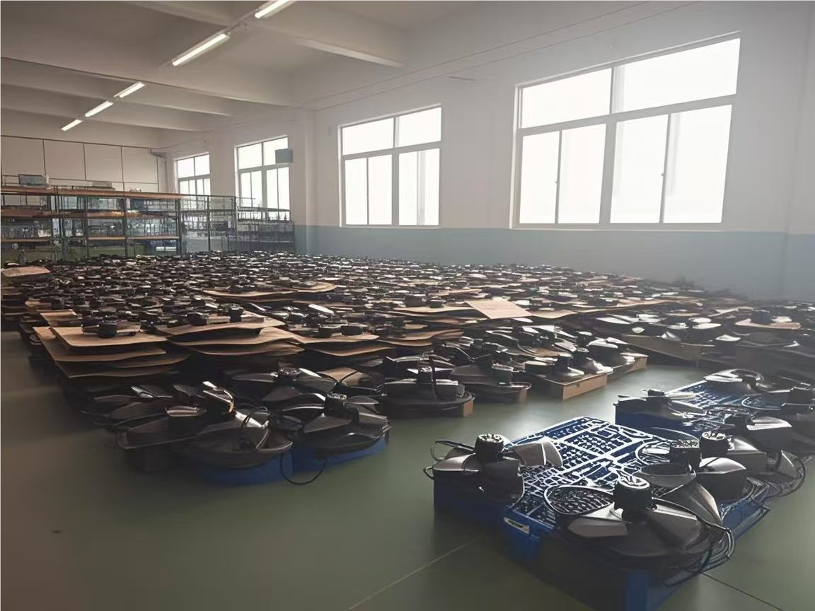 KruboMotor's tweet photo. Not All Fans Are Created Equal… But Ours Are Born Geniuses! 🎓💨

#KruboFans #SmartCooling #HighPerformance #EngineeredForExcellence #HVACInnovation https://t.co/XsLqdAnuwZ