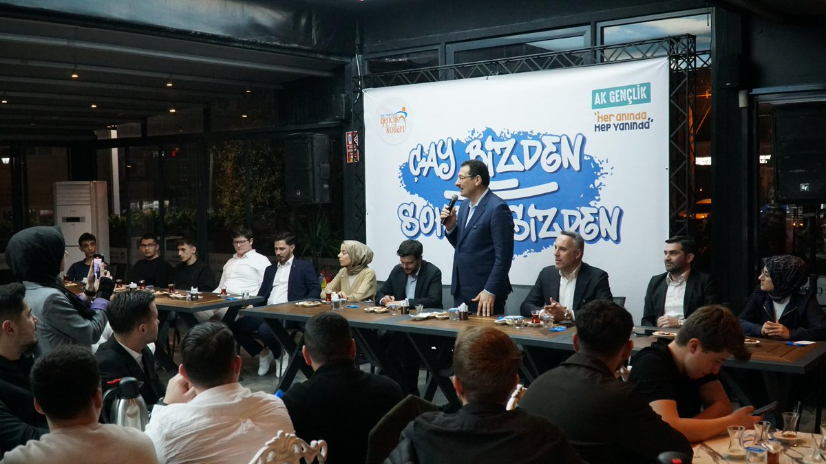 AKGencSakarya's tweet photo. Çay Bizden, Sohbet Sizden ☕✨

Genel Başkan Yardımcımız, Seçim İşleri Başkanımız Ali İhsan Yavuz ve İl Başkanımız Yunus Tever’in katılımıyla genç kardeşlerimizle bir araya geldik.

Samimi sohbetler, soru-cevaplar ve sürpriz doğum günü kutlamalarıyla dolu güzel bir akşam geçirdik. Gençliğin enerjisiyle, teşkilatımızın gücüyle yolumuza kararlılıkla devam ediyoruz! 💪🔥