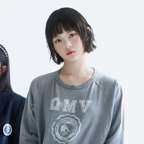 hanni 🏎️🏁 (@hannihourly) on Twitter photo 