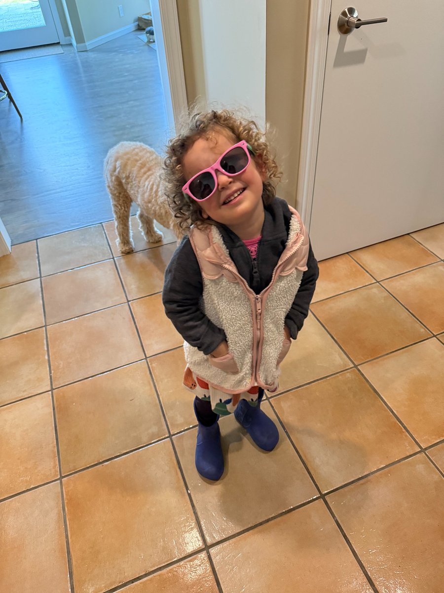 Toddlers: tiny, messy, and oddly brilliant at marketing! vivalabrand.com/marketing-less…