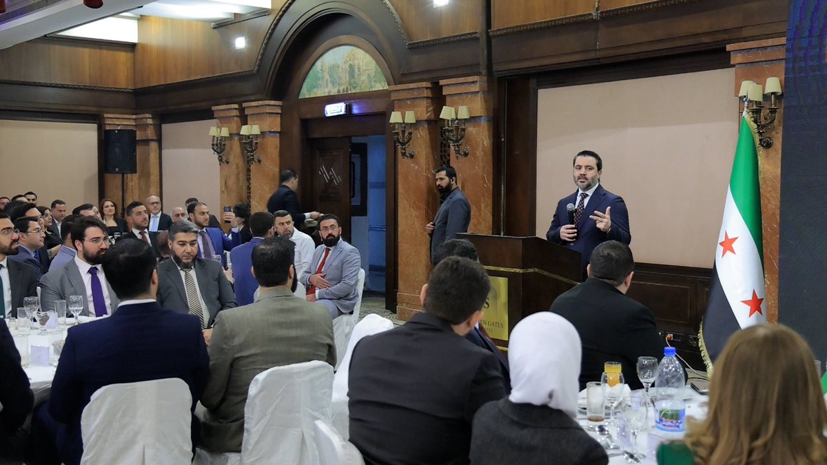 AsaadHShaibani's tweet photo. في أجواء من الود والعمل الجماعي، اجتمع كوادر وزارة الخارجية على مائدة الإفطار، تأكيدًا على روح الزمالة والتعاون التي تجمعنا جميعًا في خدمة وطننا، نستلهم من هذه اللقاءات المزيد من العزم لمواصلة العمل الدبلوماسي بما يخدم مصالح سوريا وشعبها، رمضان كريم، وكل عام وأنتم بخير. https://t.co/HRdv5jFnZx