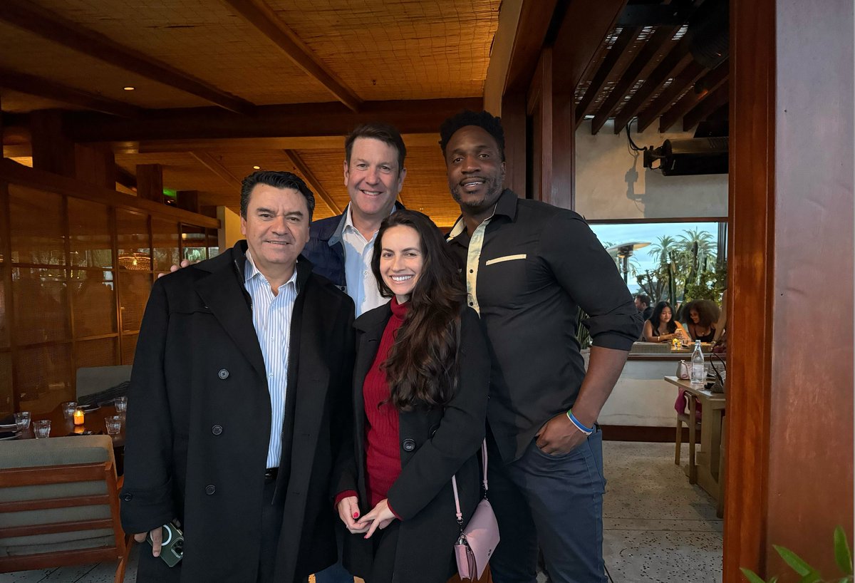 CEOLifeCorp's tweet image. Great times at the CEO Life LA Chapter Happy Hour! Always a great time connecting, sharing ideas, and building relationships. Looking forward to the next one!
#ceolife #lachapter #networking #businessconnections #entrepreneurlife