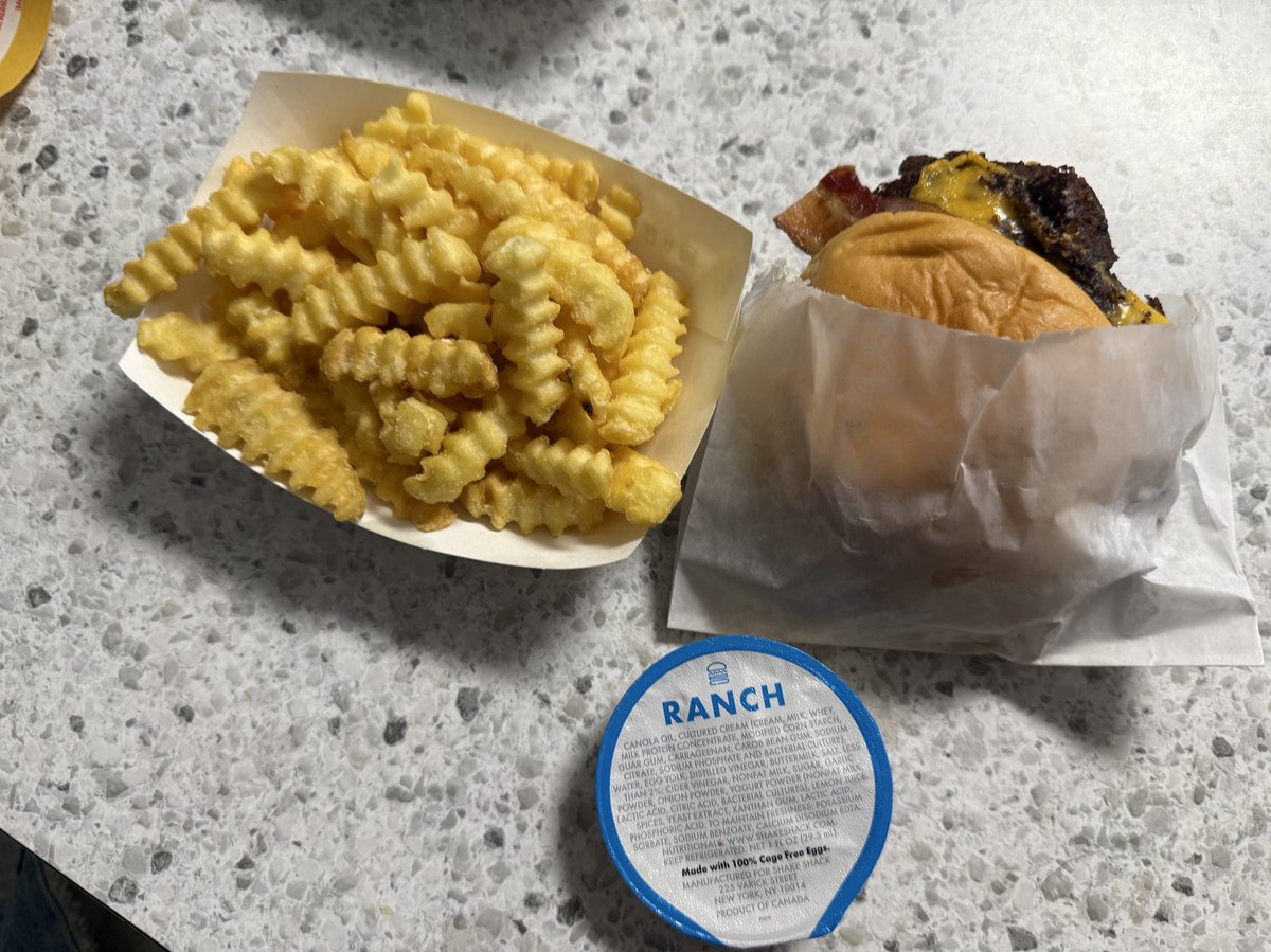 ButcherB0bby's tweet photo. Shakebshack is SERIOUSLY GOOD https://t.co/0eARomq7Xr