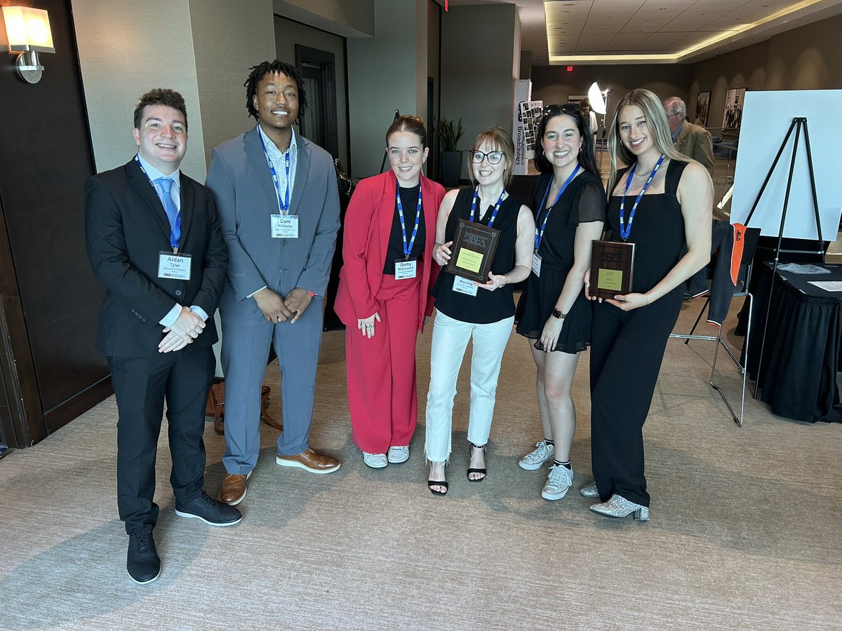 TheGreat_Nate's tweet image. It’s trophy day for the @OUNightly sports team. Big Friday Sports was the best sports TV show in the state. Several reporters &amp;amp; individuals won sports awards at OBEA as well. So grateful to work with such great students who put in so much time &amp;amp; effort to be the best! 🏆☝🏽