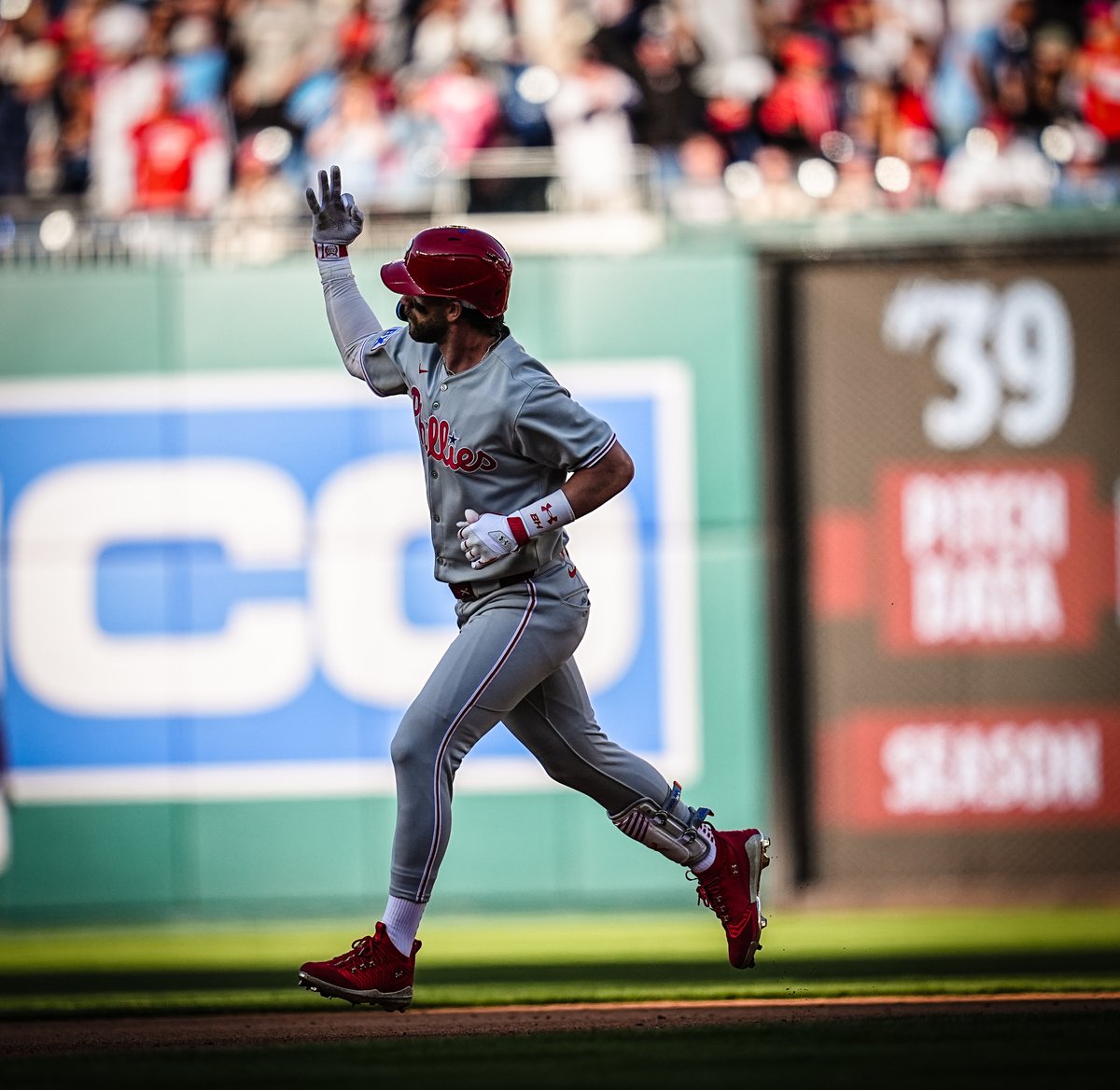 They don't boo nobodies.