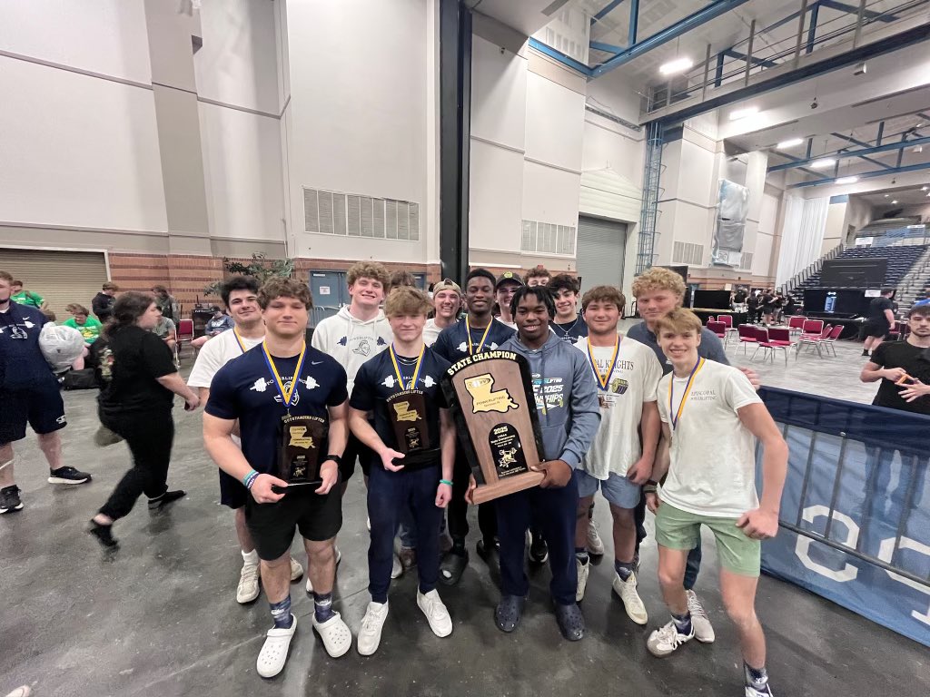 ReidC_2's tweet image. Had my final LHSAA State Meet. Went 9/9. Broke 3 Div IV 198# State Records.
Squat 640 - Bench 385 - Dead 605 - Total 1630! 🔥💪🔥
3x State Champion - 3x State Most Outstanding Lifter Award but most importantly we won our School’s first ever Team State Championship! 🔥🏆🔥
