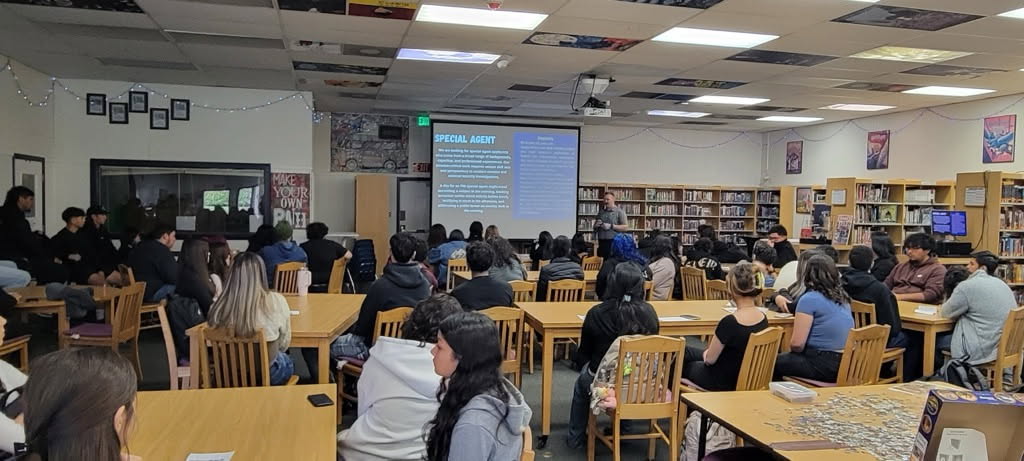 FBIPhoenix's tweet photo. Blast from the past! An #FBIPhoenix special agent returned to the place where he began his teaching career to discuss the #FBI, what we do and the significance of internet safety with students.
#Education #Outreach https://t.co/p0CE6EKNtW