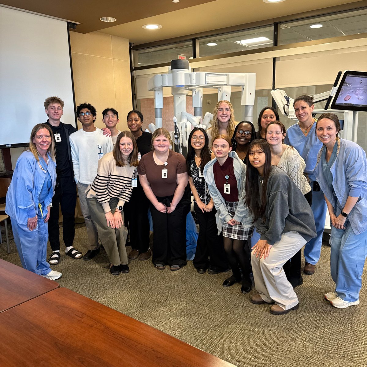 SFRMCShakopee's tweet image. Monday was a favorite day for @ShakopeeSchools CAPS students…surgery day!  Dr. Dietrich and surgical staff talked with the students about different roles in a surgery. 

Then, students were able to practice sutures and use a DaVinci Robot!  

#realworldlearning