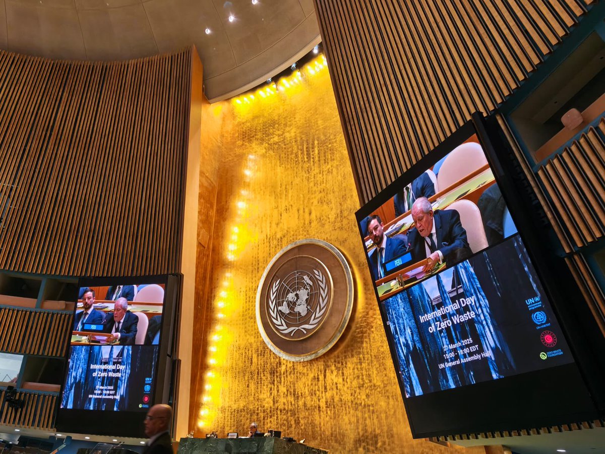 Perú en la ONU 🇵🇪 (@peruenlaonu) on Twitter photo #PerúEnLaONU | Con ocasión de la reunión conmemorativa por el #DíaInternacionalDelDesperdicioCero (27 de marzo), el representante permanente del Perú ante la <a href="/ONU_es/">Naciones Unidas</a>, Emb. Enrique Román Morey, reafirmó el compromiso del 🇵🇪 con la sostenibilidad 🌱 y la economía circular 🔄. #PerúEnLaONU | Con ocasión de la reunión conmemorativa por el #DíaInternacionalDelDesperdicioCero (27 de marzo), el representante permanente del Perú ante la <a href="/ONU_es/">Naciones Unidas</a>, Emb. Enrique Román Morey, reafirmó el compromiso del 🇵🇪 con la sostenibilidad 🌱 y la economía circular 🔄.