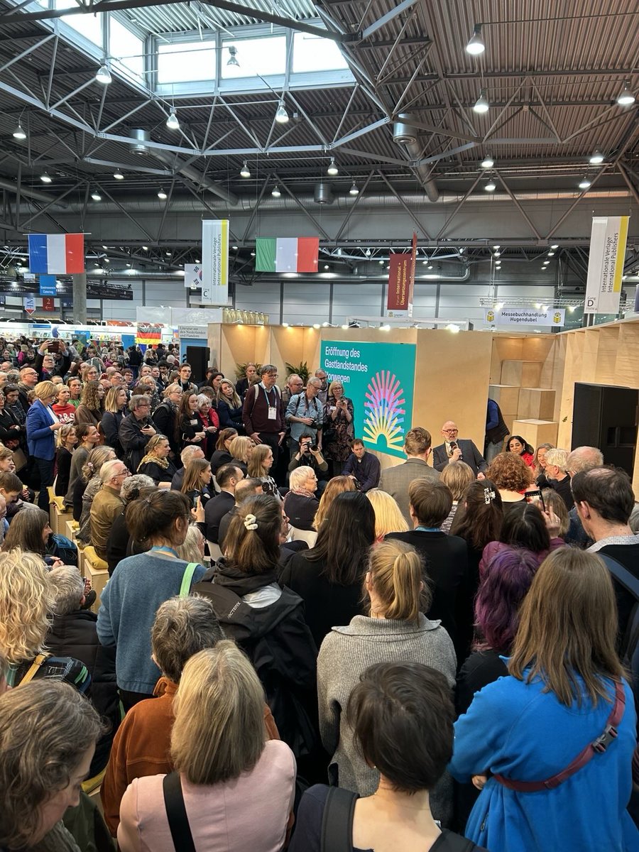 Laila Stenseng (@norwayambde) on Twitter photo Das offizielle Programm Norwegens als Gastland der <a href="/buchmesse/">Leipziger Buchmesse</a> ist eröffnet! Mehr als 50 🇳🇴Autor*innen sind dabei ! Entdecken Sie mit uns Ihr Lieblingsbuch <a href="/Norwegianbooks/">NORLA Norwegian Literature Abroad</a> #TraumimFrühling #LeipzigLiest Das offizielle Programm Norwegens als Gastland der <a href="/buchmesse/">Leipziger Buchmesse</a> ist eröffnet! Mehr als 50 🇳🇴Autor*innen sind dabei ! Entdecken Sie mit uns Ihr Lieblingsbuch <a href="/Norwegianbooks/">NORLA Norwegian Literature Abroad</a> #TraumimFrühling #LeipzigLiest