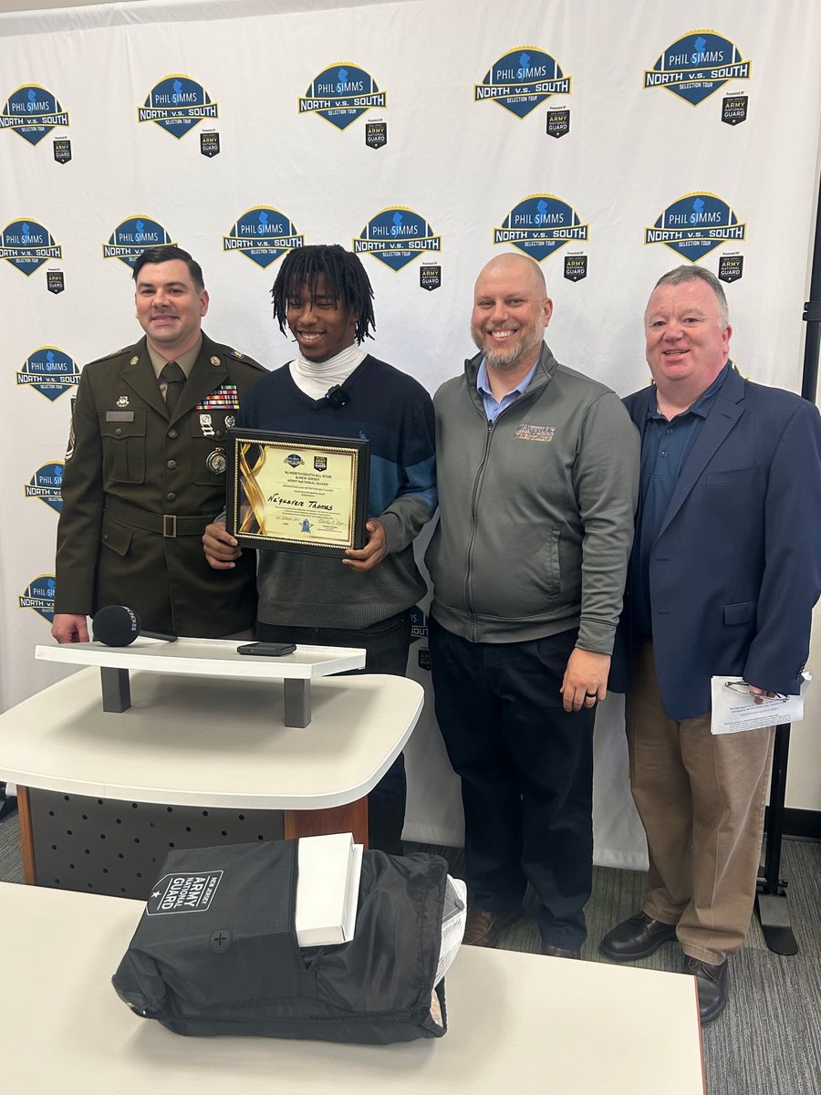 Yesterday we kicked off the Phil Simms North South Selection Tour with the New Jersey Army National Guard. The first stop was at Manville as we got to present RB,  Na’quavere Thomas with a plaque. 

#NewJerseyNationalGuard #armystrong
#NJArmyGuard #JoinTheGuard #NationalGuard