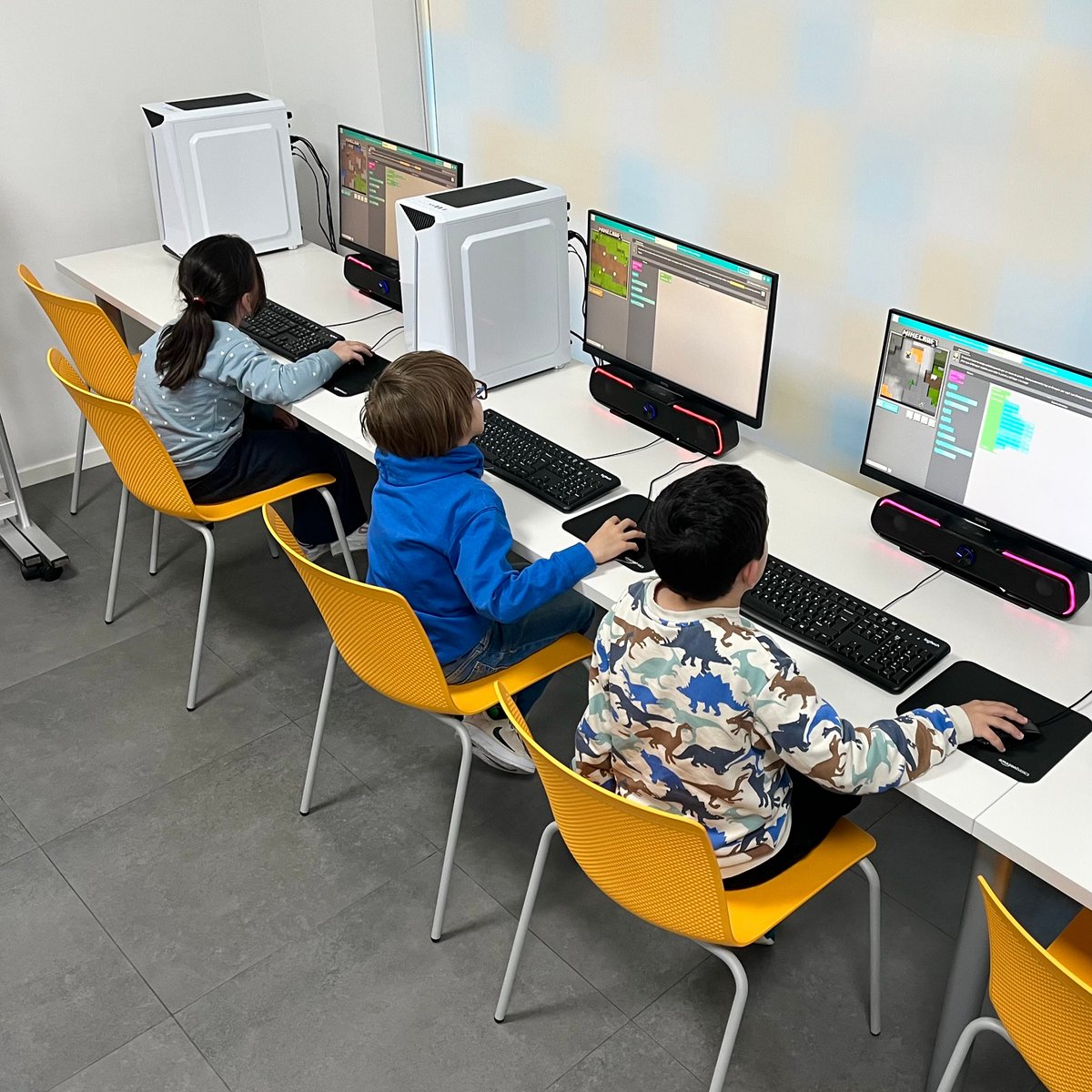 Seguimos con las actividades de pensamiento lógico, programación y creatividad con Minecraft, ¡al estilo IngeniaKids! 🧠🔥

#STEAM #minecraft #programación #extraescolares #makers #TICs #IngeniaKids #Cáceres