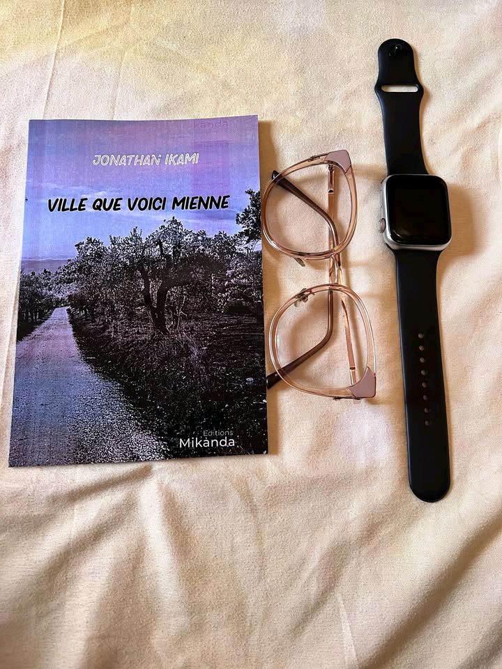 EditionsMikanda's tweet photo. D'avril 2021 à avril 2025
Ville que voici mienne de Jonathan Ikami fait peau neuve 
10$
Disponible exclusivement sur https://t.co/SBzbFWUpQt https://t.co/LoH5AU5kWT