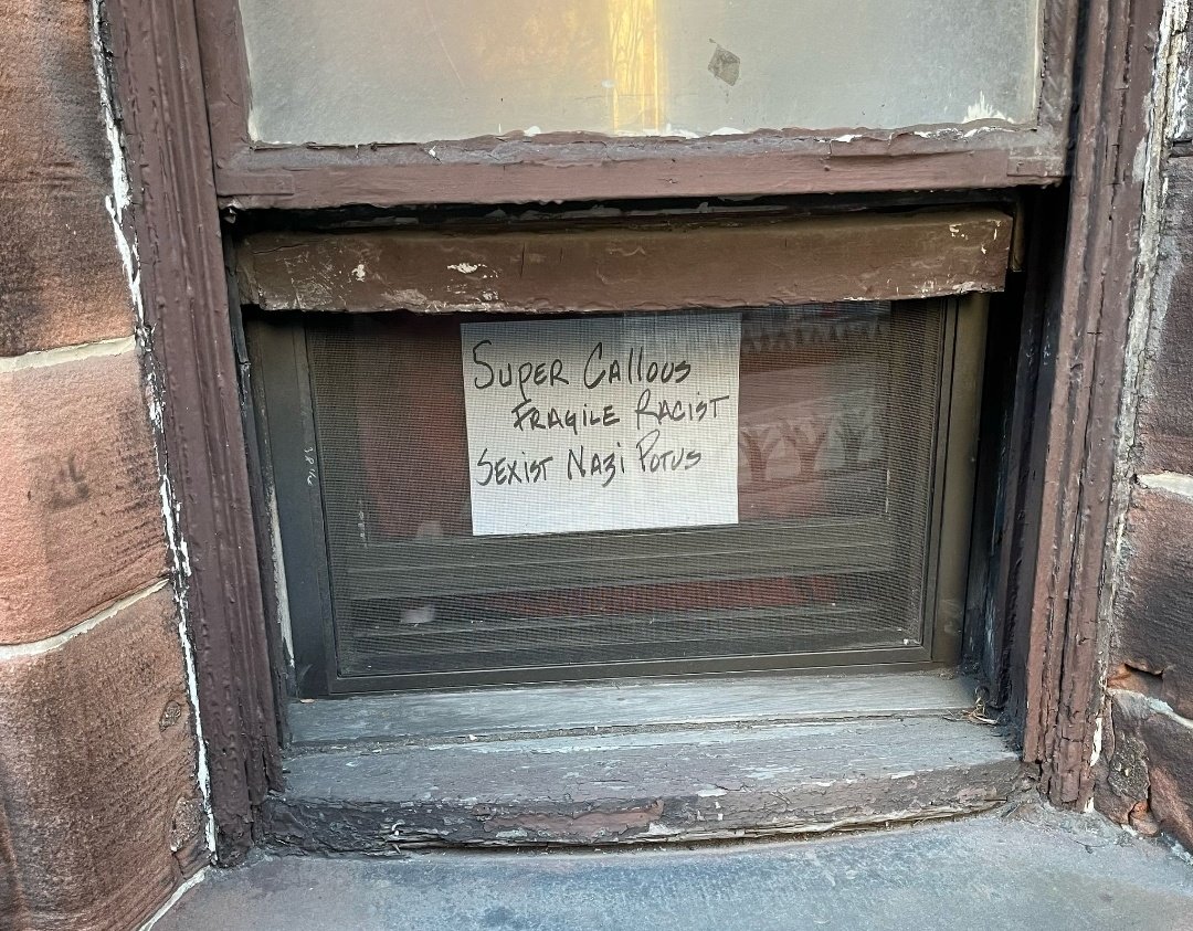 Spotted in a Brooklyn doorway by a friend this afternoon