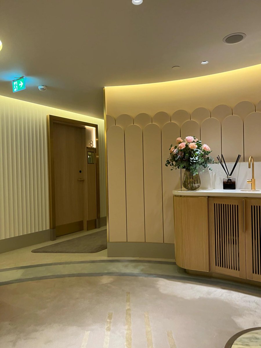 I've heard that Harrods has facial treatments, but I never had time to go. Today I finally have time.