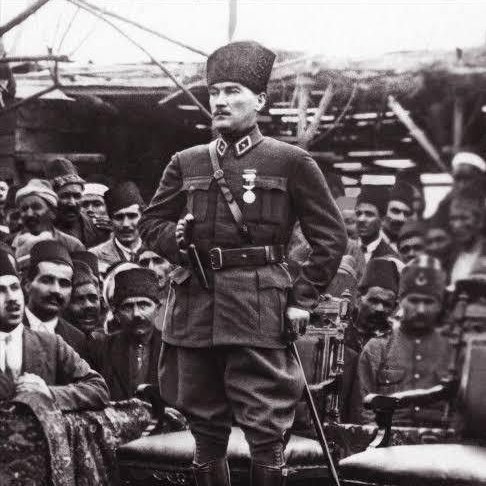 "Hiçbir zaman ümitsiz olmayacağız, çalışacağız, memleketi kurtaracağız. 

Bizi öldürmek değil, canlı mezara koymak istiyorlar. Şimdi çukurun kenarındayız. Son bir cüret belki bizi kurtarabilir..."  

- Mustafa Kemal Atatürk, 26 Mayıs 1919, Havza.