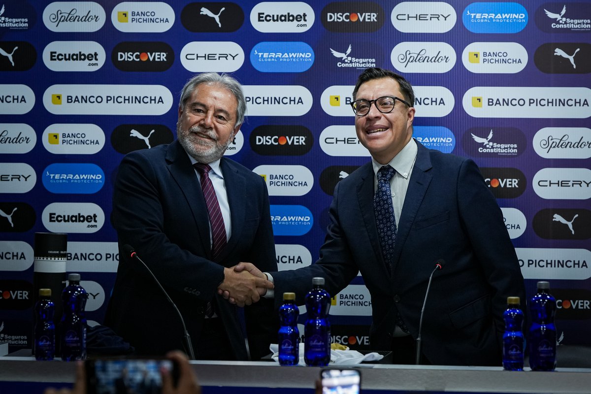 LDU Oficial (@ldu_oficial) on Twitter photo 💧Una alianza que nos fortalece💧
<a href="/SplendorWater/">Splendor Mineral Water</a> continúa siendo el agua oficial de Liga Deportiva Universitaria. El día de hoy tuvimos una rueda de prensa especial presentando oficialmente a Splendor como nuestro aliado estrateégico para este 2️⃣0️⃣2️⃣5️⃣
🤝 Juntos, seguimos 💧Una alianza que nos fortalece💧
<a href="/SplendorWater/">Splendor Mineral Water</a> continúa siendo el agua oficial de Liga Deportiva Universitaria. El día de hoy tuvimos una rueda de prensa especial presentando oficialmente a Splendor como nuestro aliado estrateégico para este 2️⃣0️⃣2️⃣5️⃣
🤝 Juntos, seguimos