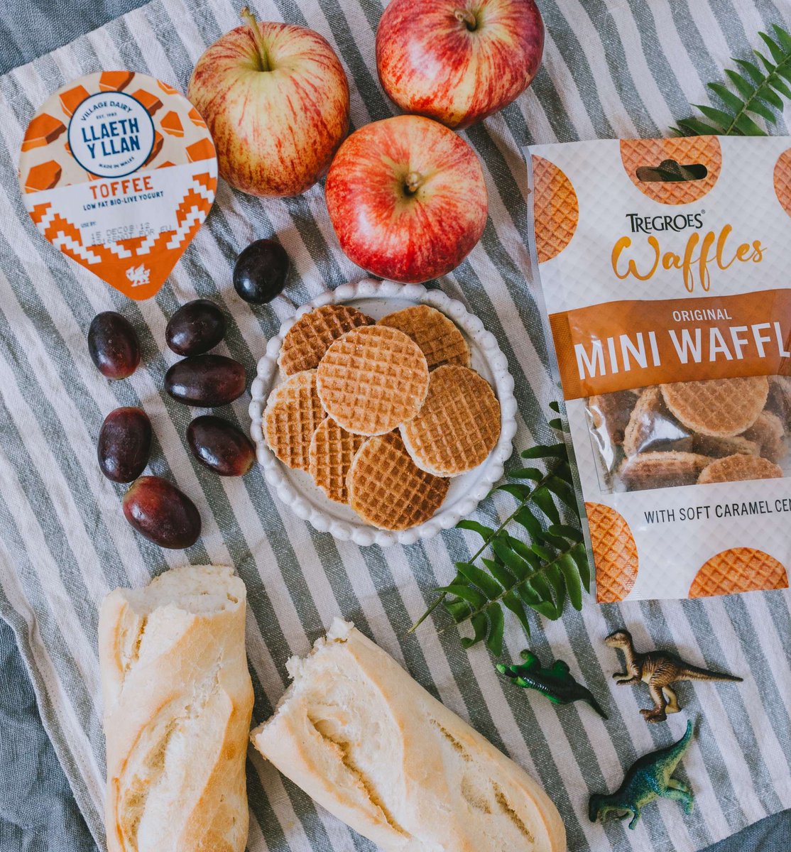Tregroes Mini Waffles + @Llaeth y Llan Toffee Yogurt = sweet Welsh luxury. Have you tried out this iconic duo? 

Find out where you can buy our Mini Waffles here: bit.ly/tregroes-waffl…
