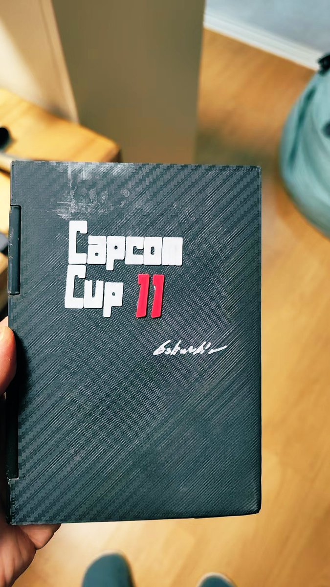 Here we go! 

ROS will offer customized keycaps with arts from now on! 24mm or 30mm, art of your choice.

First box of caps is dedicated to the awesome Capcom Cup 11 and the 48 players!

Amazing art by <a href="/bsh_wrblr/">鶯谷</a>