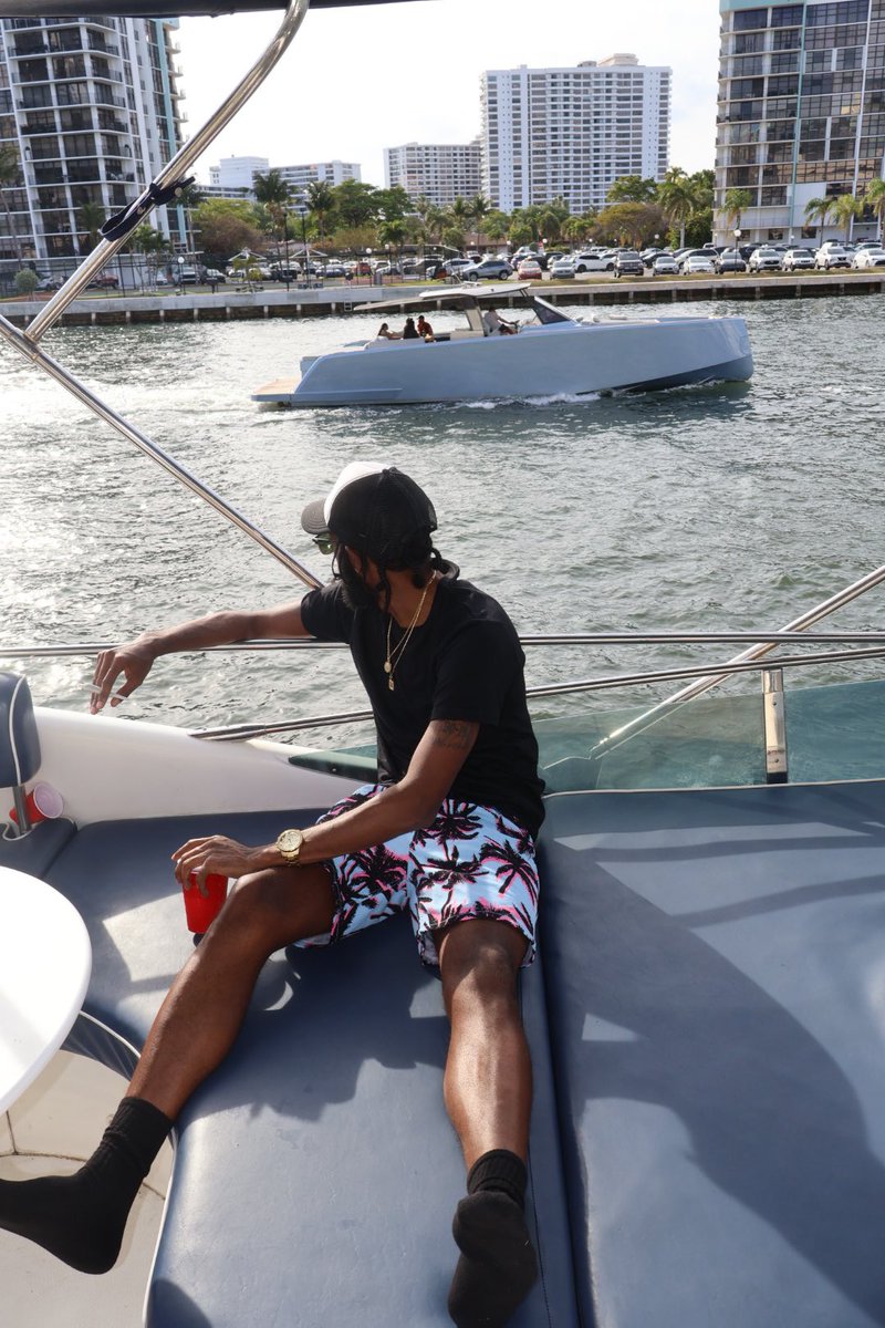 Tjayyx2's tweet photo. I got problems i ainโt perfect but im still chasing this shit โผ๏ธ #ForeverChasing https://t.co/4iVNmDy6Ql