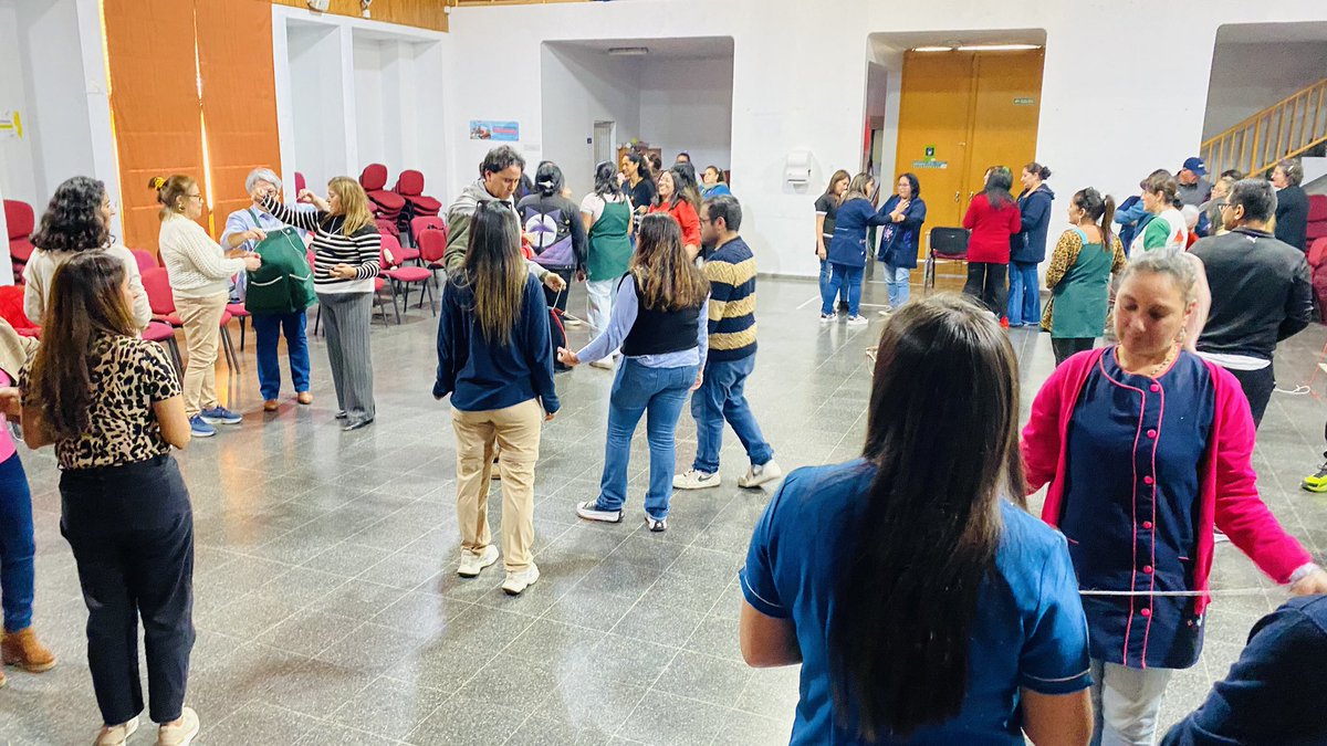 sendaconstt's tweet photo. Tuvimos el honor de realizar un Taller de Resolución de Conflictos dirigido a Directivos, Docentes y Asistentes de la Educación. de la Escuelade la Escuela Enrique Donn Müller.

#SENDAesPrevención #MásComunidadMásPrevención https://t.co/u5VPt13zRF