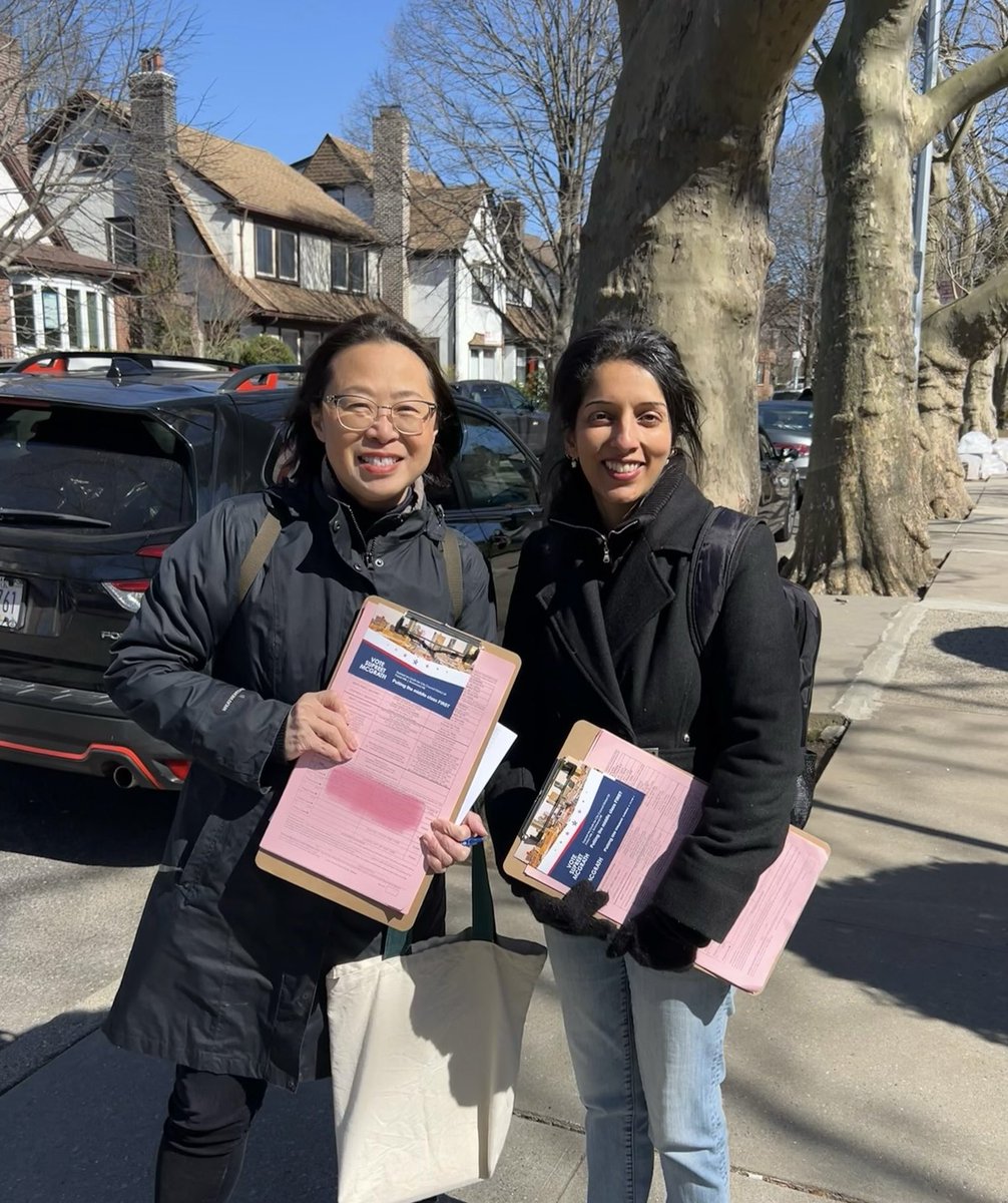 An afternoon of petitioning with D29 City Council candidate #SupreetMcGrath. Supreet will prioritize working families and the middle class. Key local issues: No shelters, no jails, no City of Yes and common sense regulations for Forest Hills Stadium. #QualityofLife