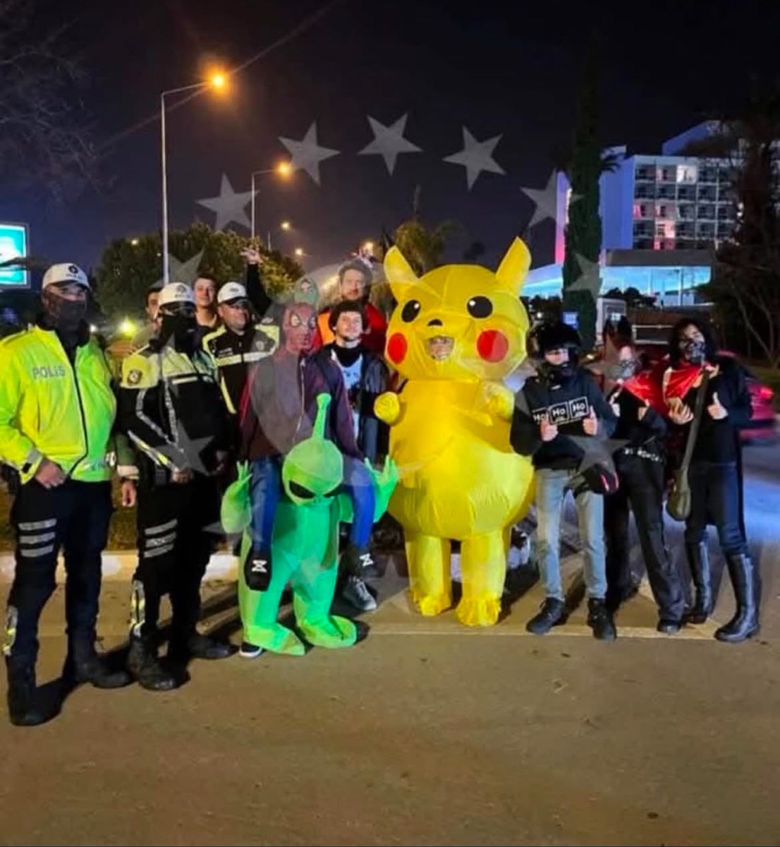 Bu fotoğrafı görünce 2023 deki tweetim aklıma geldi:)
Failler bulunduğuna göre  rahat nefes alabiliriz 
Bknz solda spider man 🕸️