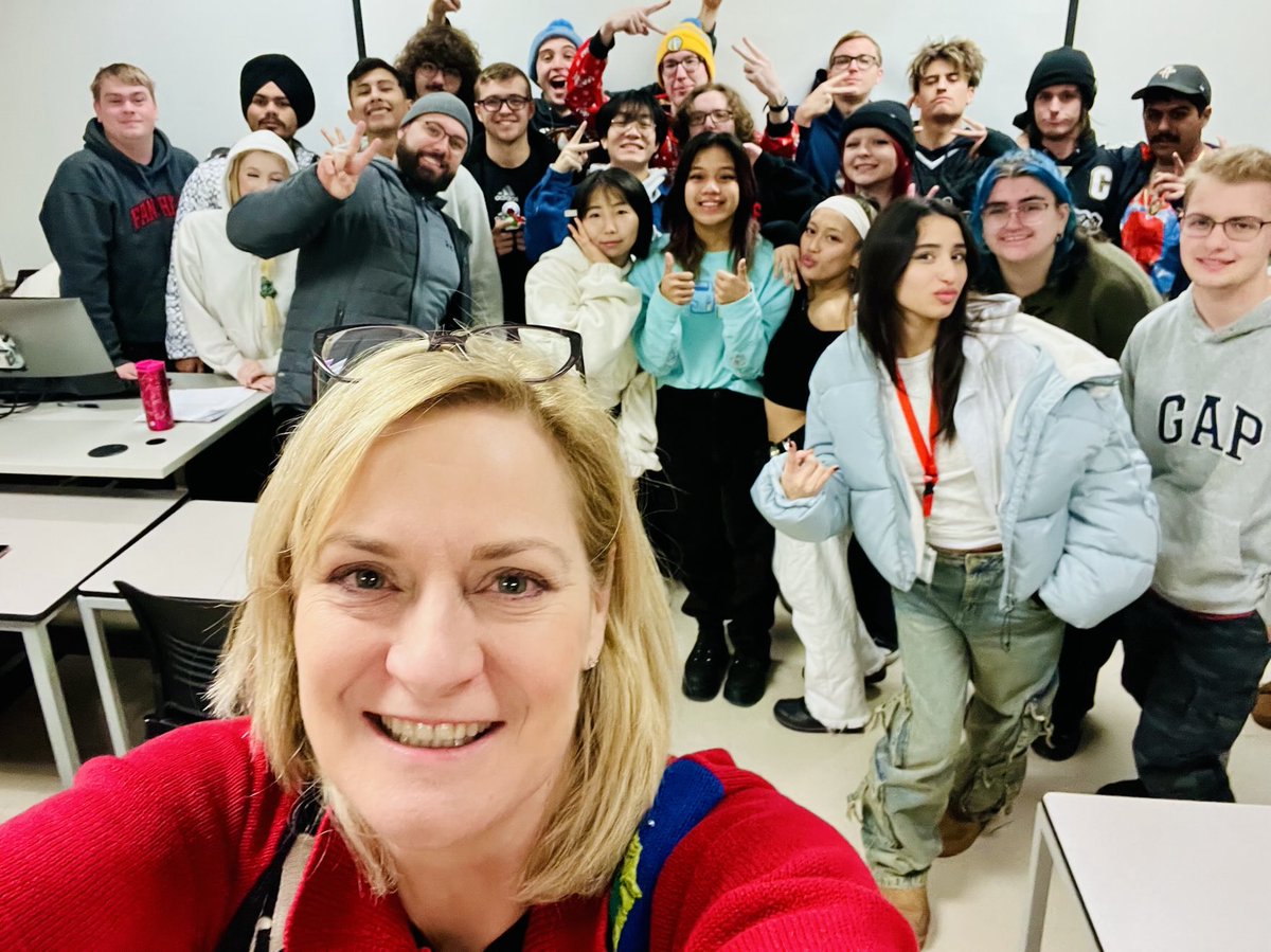 Come join us and be a journalist! 🎧⁦<a href="/FanshaweCollege/">fanshawecollege</a>⁩ Open House is March 29 10-2. Tour campus, our broadcast centre and attend the 11 a.m. program info session. 
😊 #ldnont. ⁦<a href="/1069TheX/">106.9 The X - Fanshawe College</a>⁩