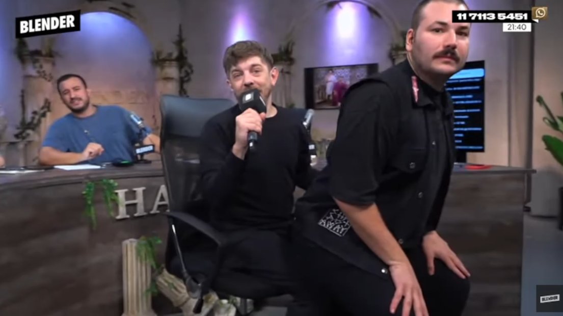 Cuando miro a <a href="/teloresumo/">Te Lo Resumo 🦈</a> solo // cuando justo pasa mi vieja