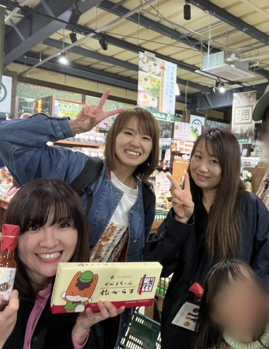 春の🌼生活応援感謝祭LIVE♪
渋川市上州・村の駅🌿

聴いていただいた皆様
ありがとうございました✨

『こもちおろし』の風の強さのお陰で
緊張する事も忘れて
とっても楽しく演奏しました♪

駆けつけてくれた方もいて
嬉しかったです♡

温かい方達と素敵なイベントに
参加できて幸せでした♬