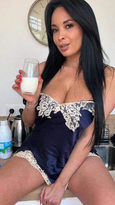 I can drink you milk ? 

https://t.co/Yhd7GvILSU https://t.co/FLHhh0oeFF