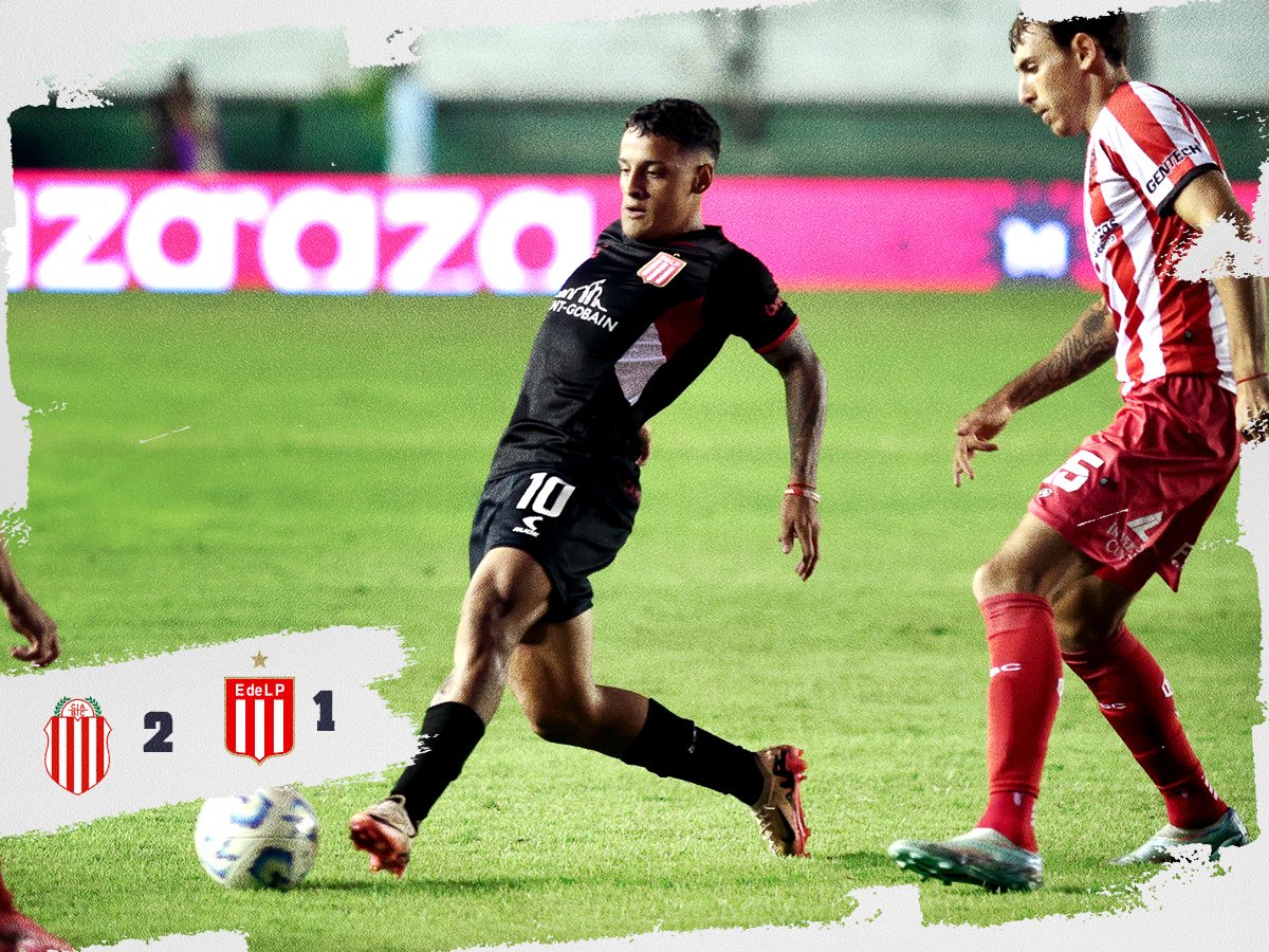 passasudaca's tweet photo. E pelo Campeonato Argentino... 

O Barracas Central surpreendeu o novo milionário do futebol Argentino, o Estudiantes, e venceu por 2x1 com gols de Iván Tapia e Facundo Bruera, Tiago Palacios descontou para os visitantes https://t.co/Fek5yyYOon