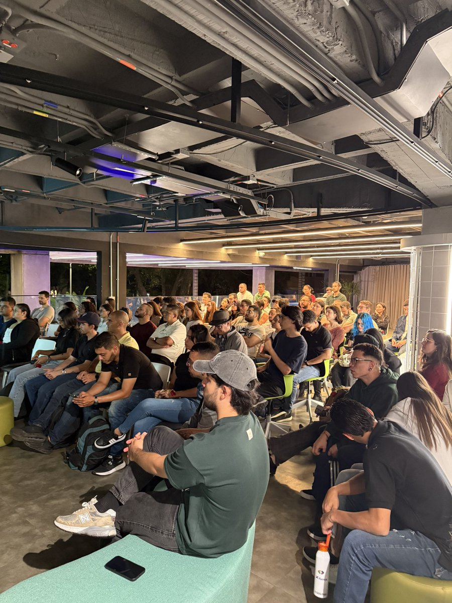 mariafrancodev's tweet photo. Recap de un evento en conmemoración al mes de la mujer ❤️

Gracias a las personas que asistieron, sin duda un espacio de motivación, inspiración y aprendizaje 👩🏻‍💻

@pyladiesmed @MedellinJS @gdgmed @EAFIT https://t.co/CZ6d8C1aJX