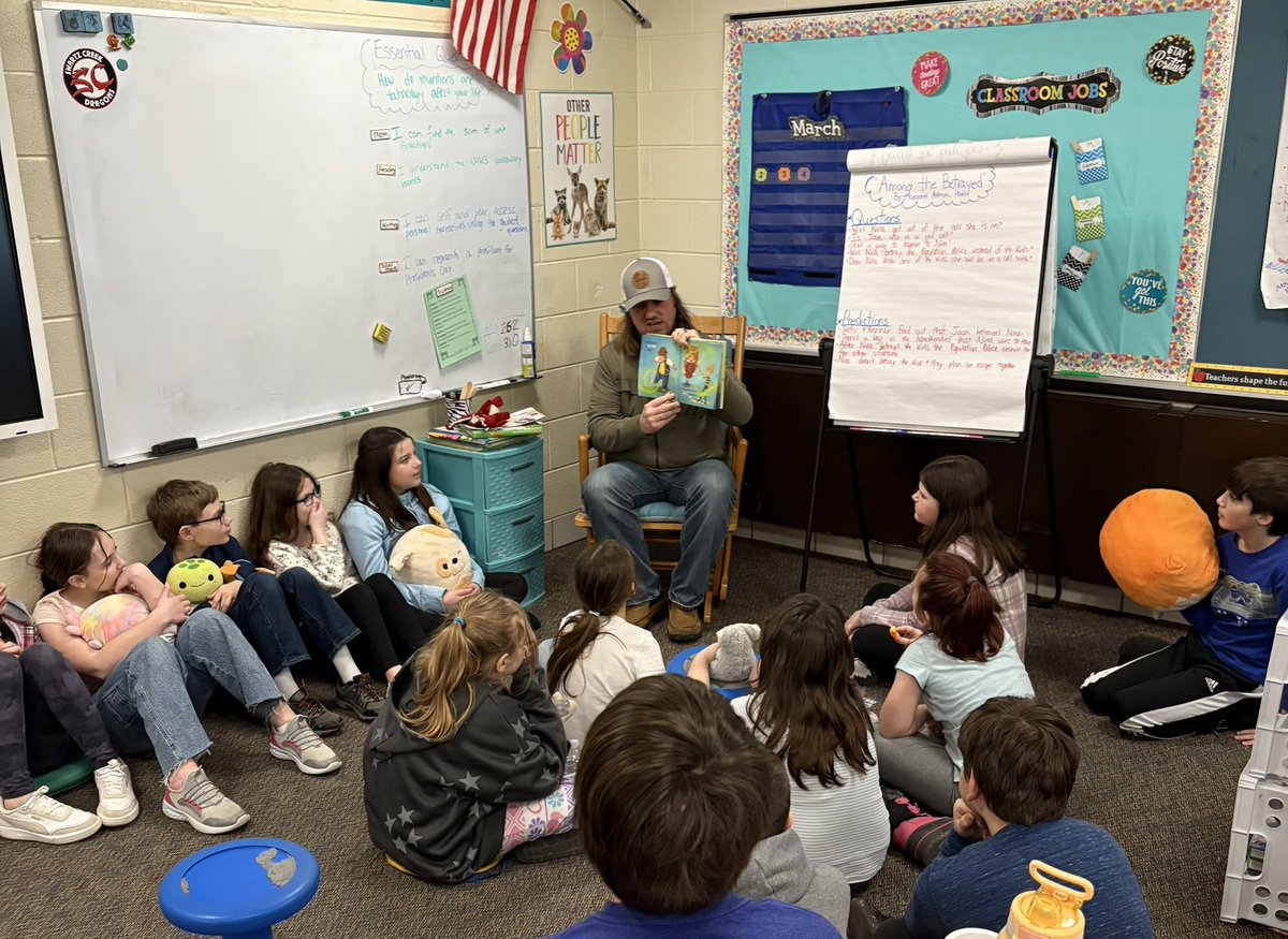 CourtneyHanson_'s tweet photo. Thank you to our guest readers for March is Reading Month! 📚 @DieckSCCS @swartz_creek https://t.co/Jsn4mhbVr7