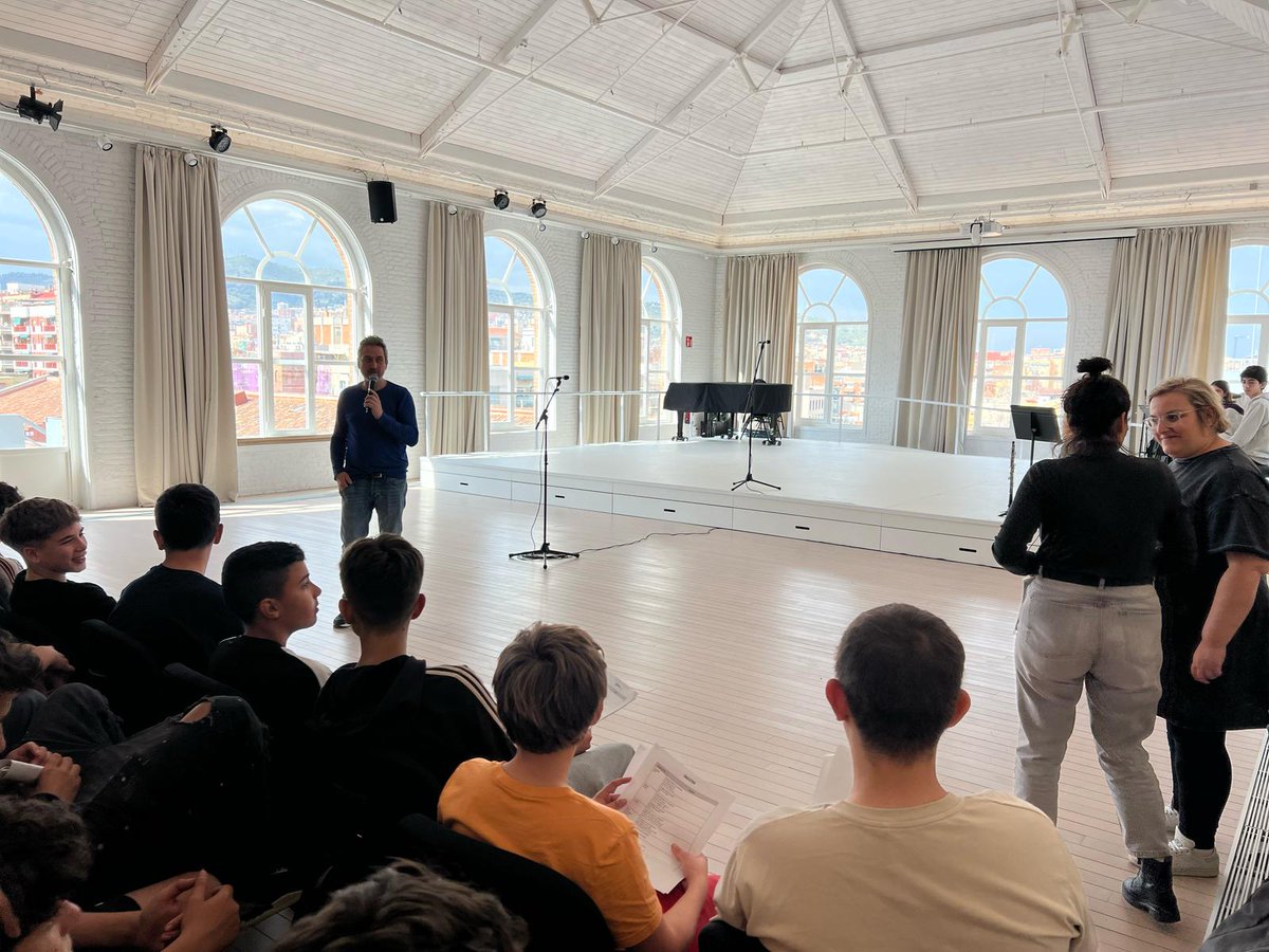 Institut La Sagrera- Sant Andreu (@inslasagrera) on Twitter photo Avui hem anat a l’auditori de l’EMSA a fer l’assaig general del concert Som una veu per la pau, organitzat pel Seminari de Música de Sant Andreu, amb la col.laboració de l’Escola de Música del barri.
#Som1Veu2025 Avui hem anat a l’auditori de l’EMSA a fer l’assaig general del concert Som una veu per la pau, organitzat pel Seminari de Música de Sant Andreu, amb la col.laboració de l’Escola de Música del barri.
#Som1Veu2025