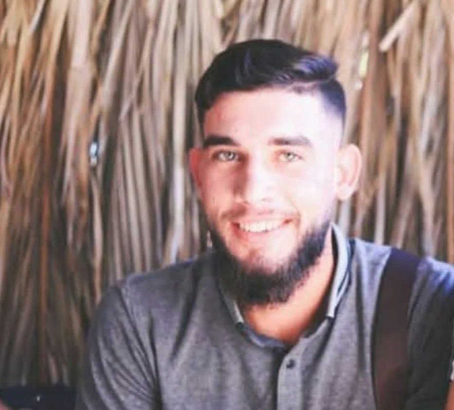 أسير جديد من غزة قلته اسرائيل تحت التعذيب الشديد في سجونها وفي شهر رمضان.. 

إسمه بلال ليس خبر عابر !!

إلى رحمة الله