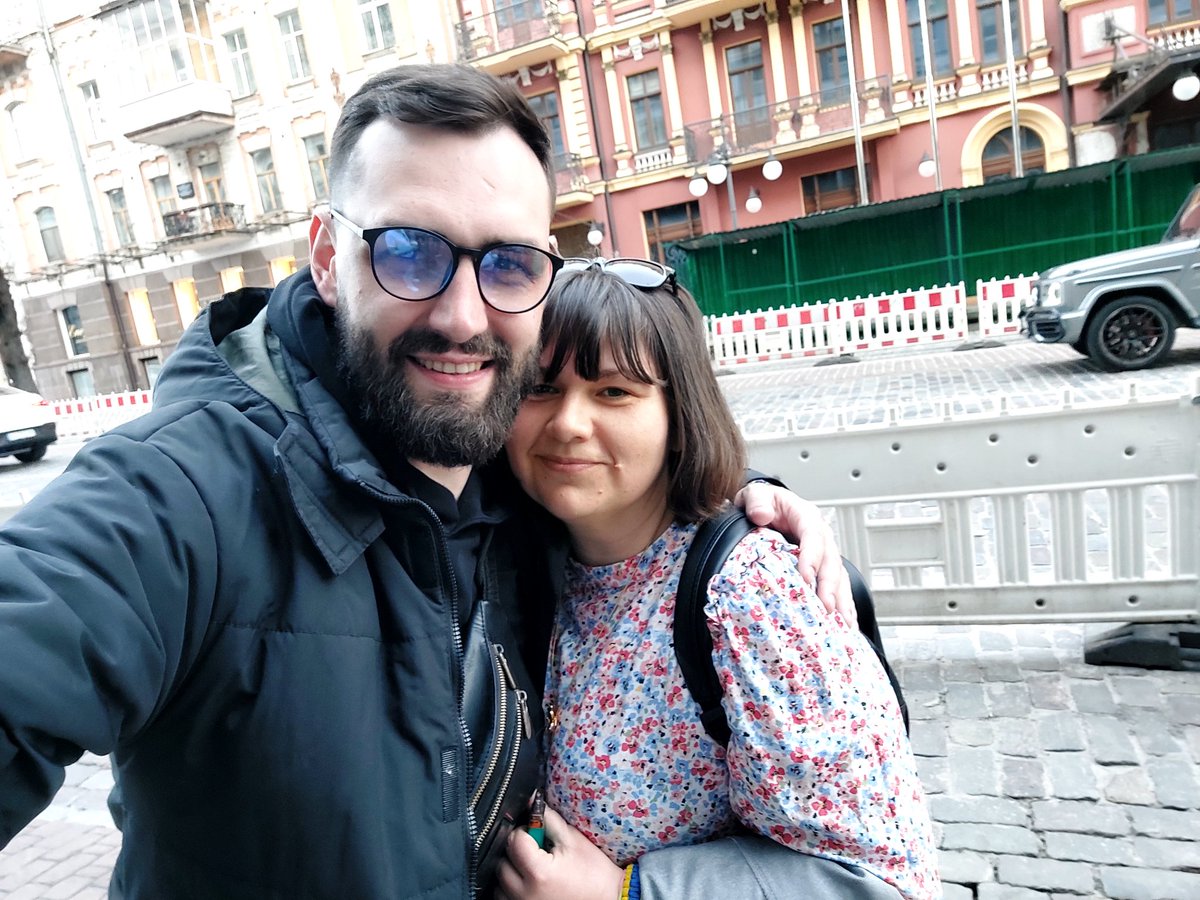 Selfish_Child's tweet image. Рівно рік тому ми познайомились особисто і почалася наша дружба. Я дуже радий що в моєму житті з'явилась настільки світла, добра та позитивна ти. @jenny_has_a_gun вітаю з Днем народження. Я дуже сумую що не можу привітати особисто, але обов'язково зустрінемось на місці сили🫶🫶🫶