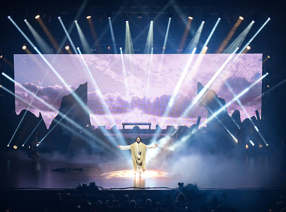 ElationPro's tweet image. Happy #worldtheatreday🎭 !! We’re celebrating all of our technical directors, lighting designers, and stage crews. 

#theatre #stagelighting