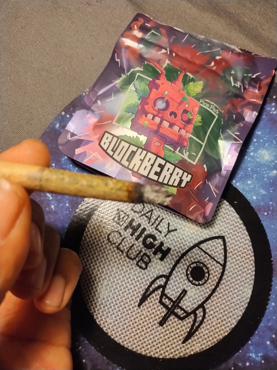 Chefniqu3's tweet photo. This pine park is gas! All the packs I smoked were smooth and tasty https://t.co/UTJsG0gs6p