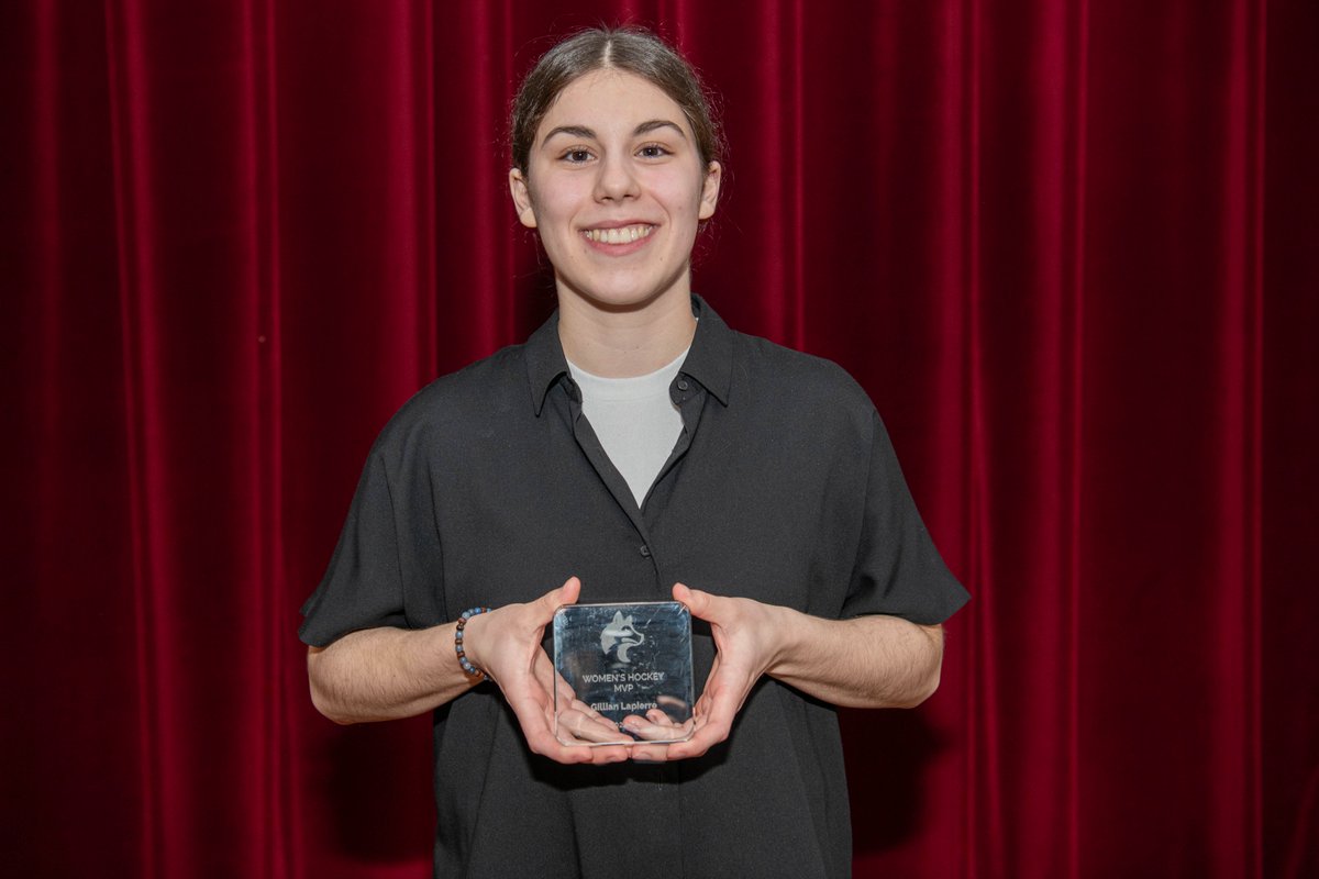 SMUHuskies's tweet image. 2024-25 WOMEN'S HOCKEY TEAM AWARDS:

🏆Ava Shearer: Rookie of the Year
🏆Jillian Duggan: Coaches Award
🏆Gillian Lapierre: Most Valuable Player

Full story: smuhuskies.ca/general/2024-2…