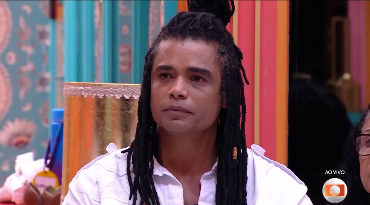 barbiecomentaa's tweet photo. sabe o desespero do fandom anus 50? é que até determinado momento eles estavam mandando no jogo, eliminando quem eles queriam, debochando de geral, até que chegou na renata, onde perderam TOTAL a mão! e o jogo virou. 

foi ai que a torcida ballet foi aumentando com toda as injustiças… atacaram ela de forma mais suja possível, com xenofobia, xingando a menina por NADA, reduzindo ela a homem, e chamando de racist apenas por não gostarem dela mas esquecem que quanto mais batem, mas crescemos, e dá mais vontade de fazer ela campeã. 👑