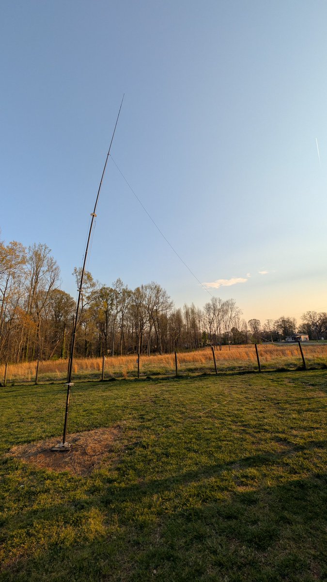 km4sfq's tweet photo. Finally got 80m up and running #hamradio #dxcommander #antenna #icom https://t.co/WbwP06V00R