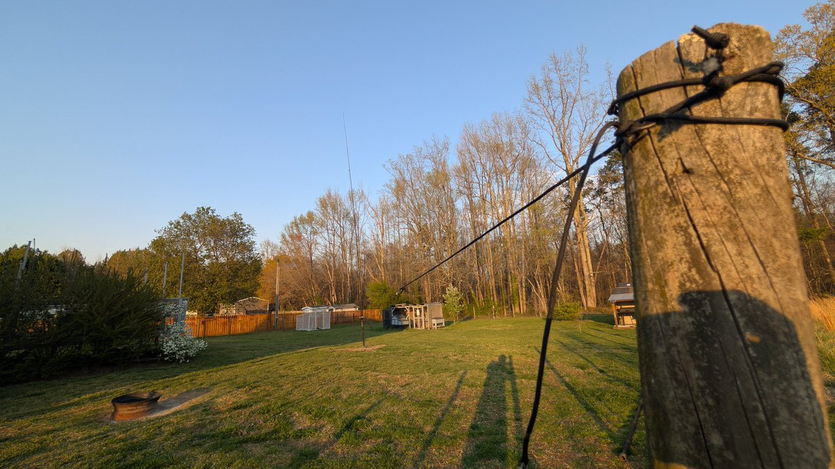 km4sfq's tweet photo. Finally got 80m up and running #hamradio #dxcommander #antenna #icom https://t.co/WbwP06V00R