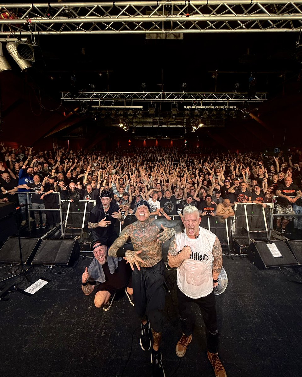 HAMBURGGGGG!!! THAT. WAS. NEXT. LEVEL. SOLD OUT AND YOU BROUGHT SO MUCH GREAT ENERGY! FOREVER GRATEFUL. MUCH LOVE!!