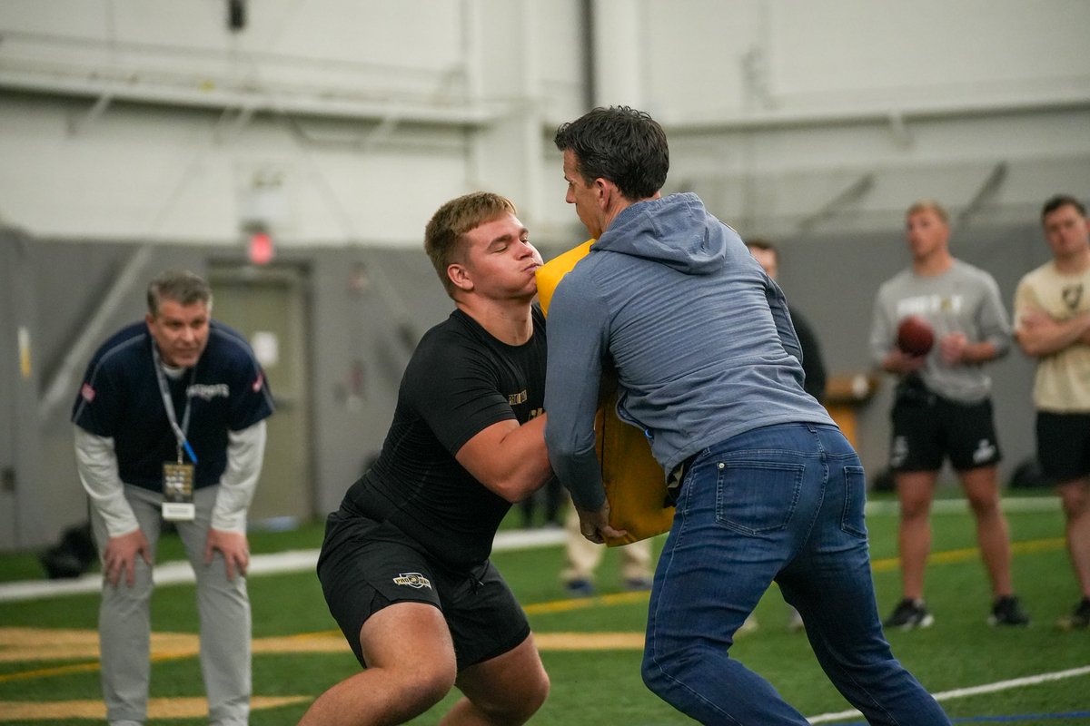 ArmyWP_Football's tweet photo. Lucas Scott, Casey Reynolds and Brett Gerena each got their chance to showcase their skills at our Pro Day 👏💪😤 https://t.co/Ny1LNpzVdu