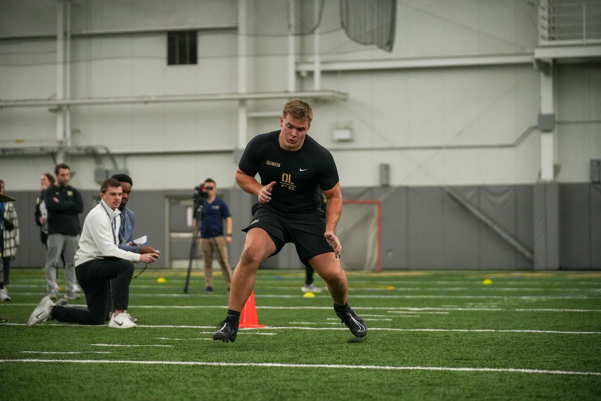 ArmyWP_Football's tweet photo. Lucas Scott, Casey Reynolds and Brett Gerena each got their chance to showcase their skills at our Pro Day 👏💪😤 https://t.co/Ny1LNpzVdu