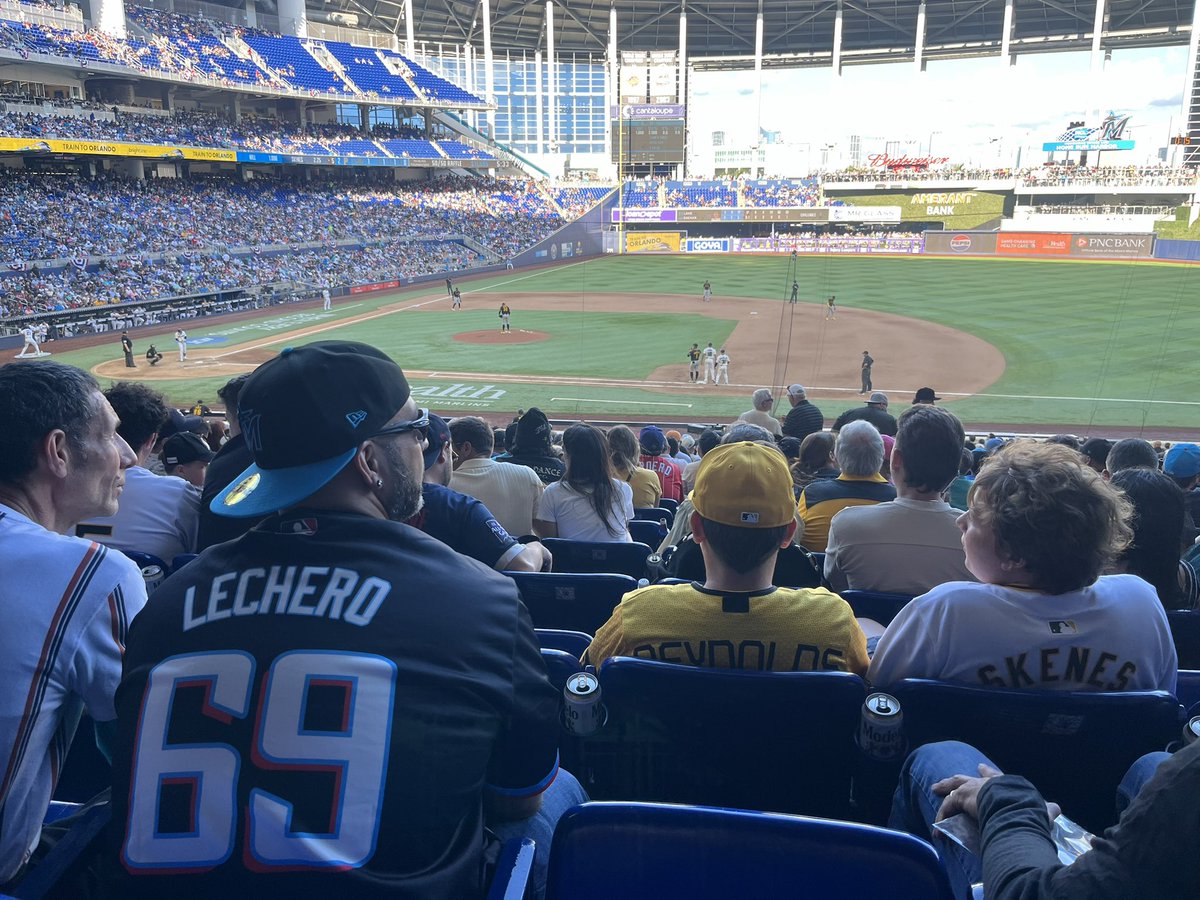 billygil's tweet photo. Baseball is back! #OpeningDay https://t.co/RWe2Wl7LvM