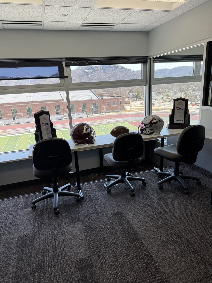 Had a great time in La Crosse today. Thank you <a href="/GunnarBagstad/">Gunnar Bagstad</a> for having me out and to the rest of the staff for the hospitality. <a href="/UWLCoachJanus/">Matt Janus</a> <a href="/TYaeggi_UWL/">Tarek Yaeggi</a> <a href="/AndrewMcGlenn/">Andrew McGlenn</a>