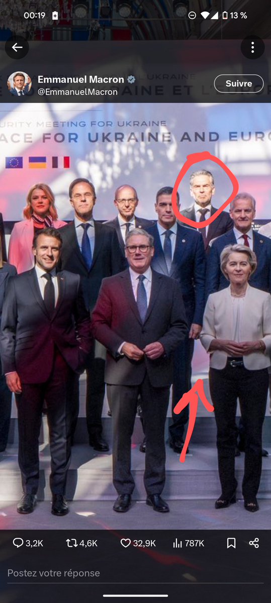 KMTechAuto's tweet photo. @EmmanuelMacron Comme l'impression qu'on nous ment en permanence... Quand vous faites du photoshop n'oubliez pas les jambes ;) https://t.co/s8mGeglTWS