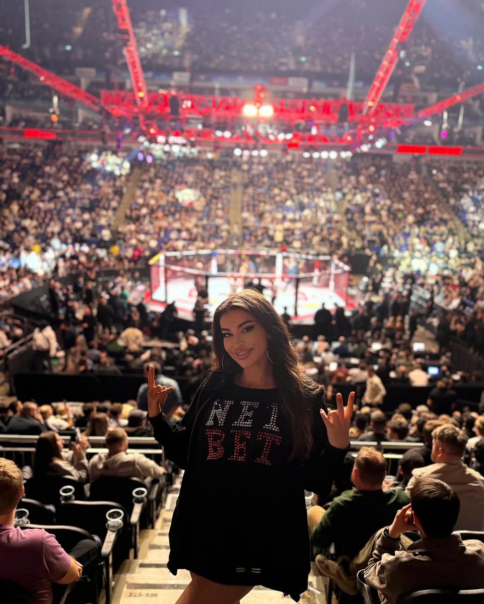I had a short business trip to England! 🇬🇧🏴󠁧󠁢󠁥󠁮󠁧󠁿

London Bridge and my 1st UFC fight 👊🏼